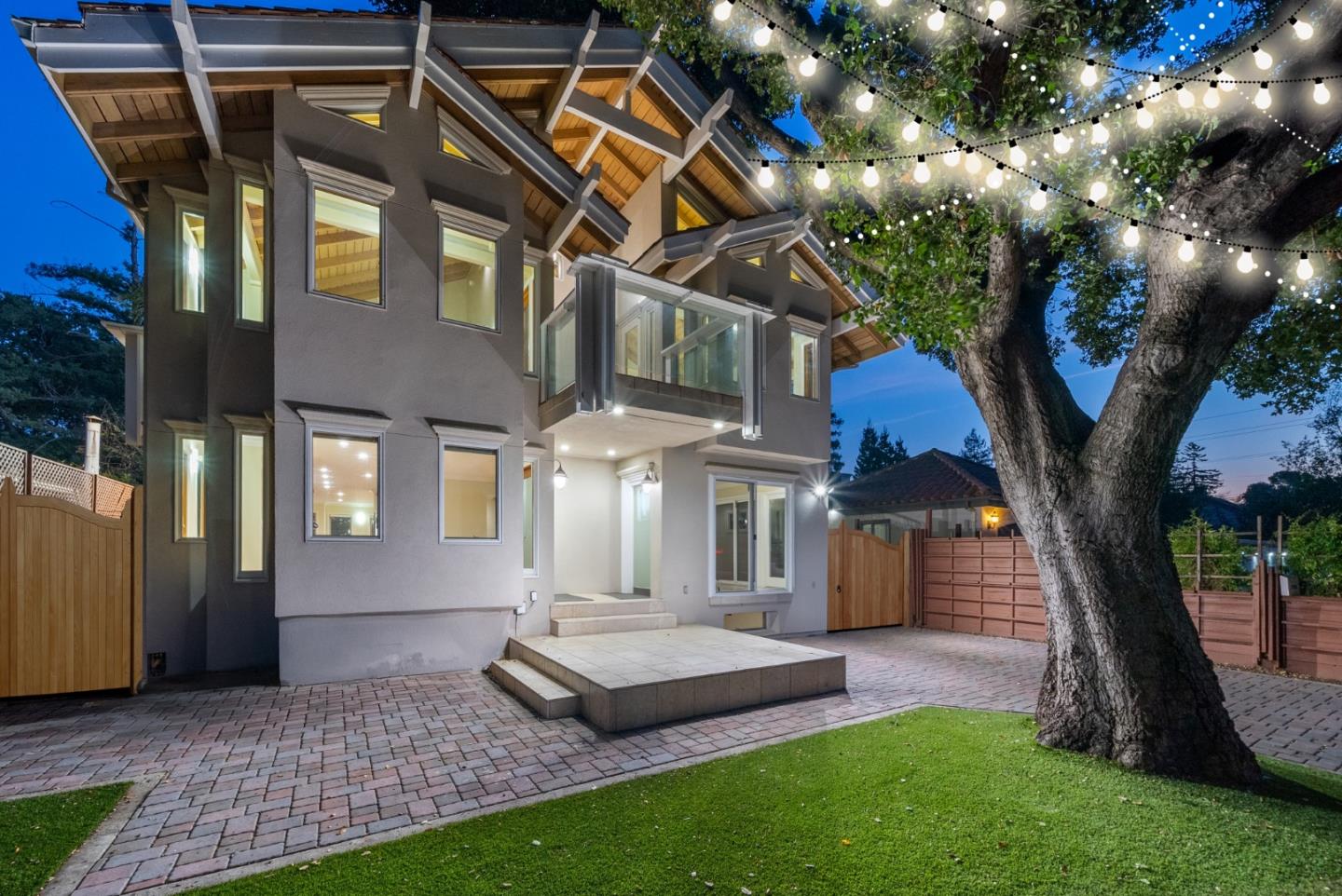 Detail Gallery Image 2 of 23 For 148 Kingsley Ave, Palo Alto,  CA 94301 - 7 Beds | 6/2 Baths