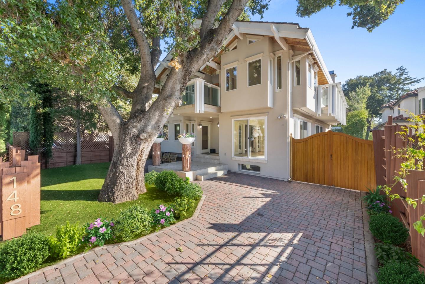 Detail Gallery Image 3 of 23 For 148 Kingsley Ave, Palo Alto,  CA 94301 - 7 Beds | 6/2 Baths