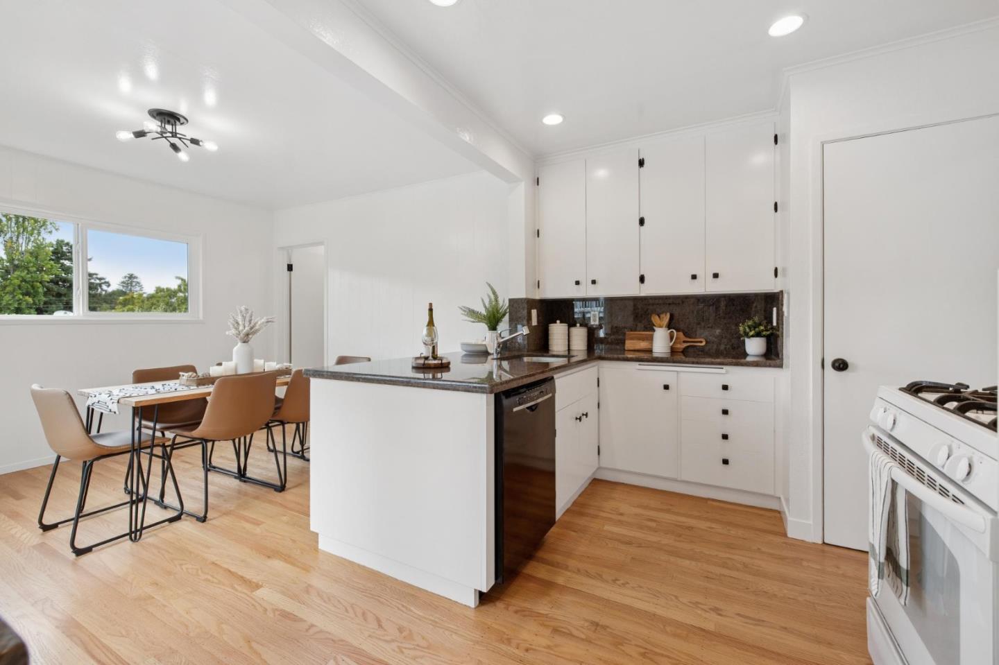 Detail Gallery Image 11 of 36 For 608 Bonita Ave, Millbrae,  CA 94030 - 4 Beds | 2 Baths