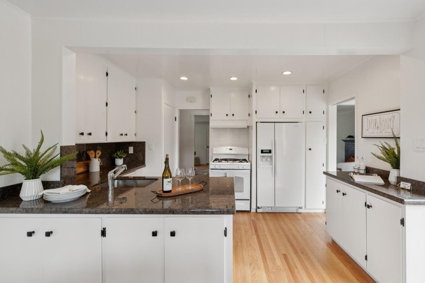 Detail Gallery Image 14 of 36 For 608 Bonita Ave, Millbrae,  CA 94030 - 4 Beds | 2 Baths