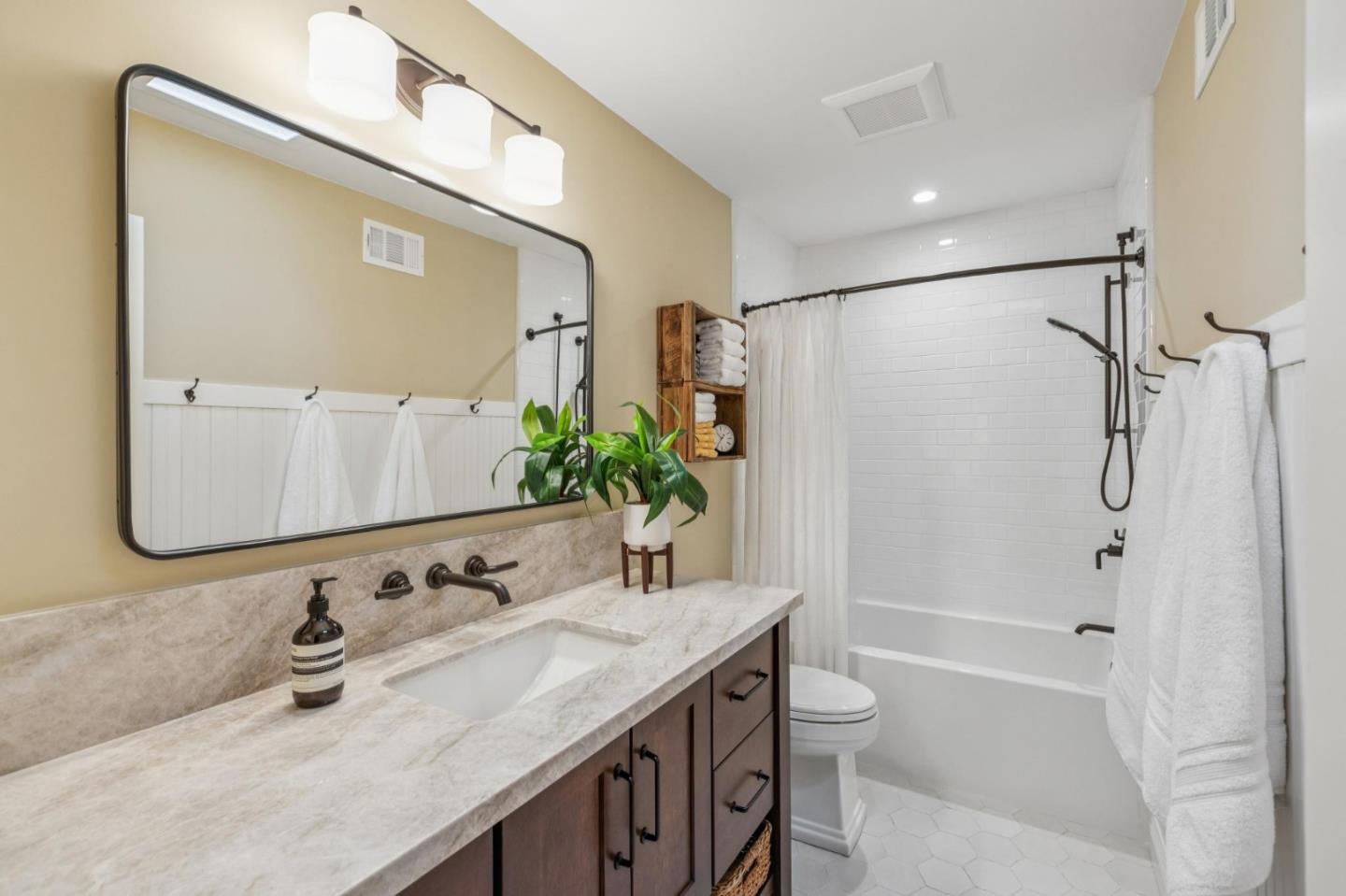 Detail Gallery Image 31 of 50 For 631 Marlin Ct, Redwood City,  CA 94065 - 4 Beds | 2/1 Baths