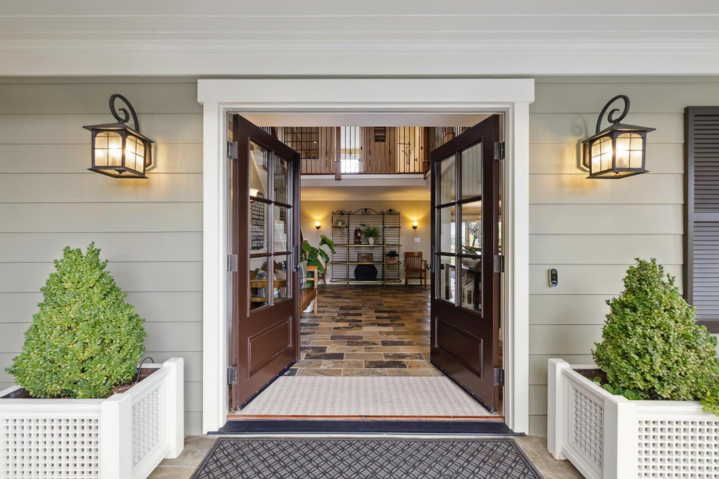 Detail Gallery Image 8 of 50 For 631 Marlin Ct, Redwood City,  CA 94065 - 4 Beds | 2/1 Baths