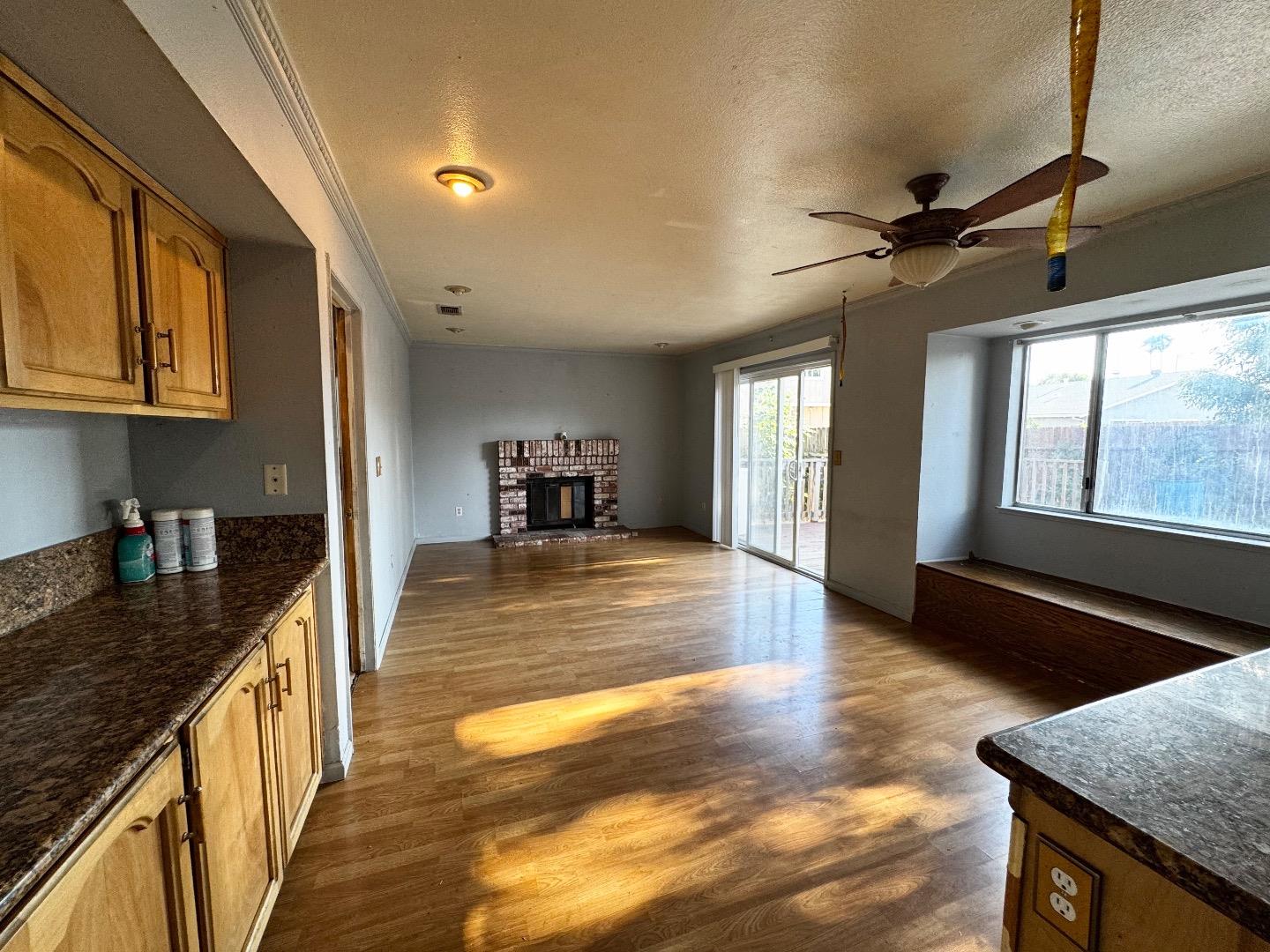 Detail Gallery Image 4 of 22 For 610 Placer Ln, Suisun City,  CA 94585 - 4 Beds | 2 Baths