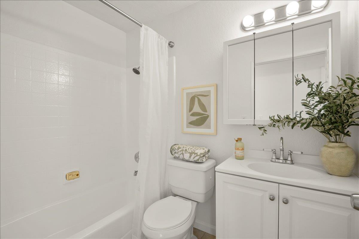 Detail Gallery Image 19 of 29 For 284 Rio Verde Pl #3,  Milpitas,  CA 95035 - 2 Beds | 1 Baths
