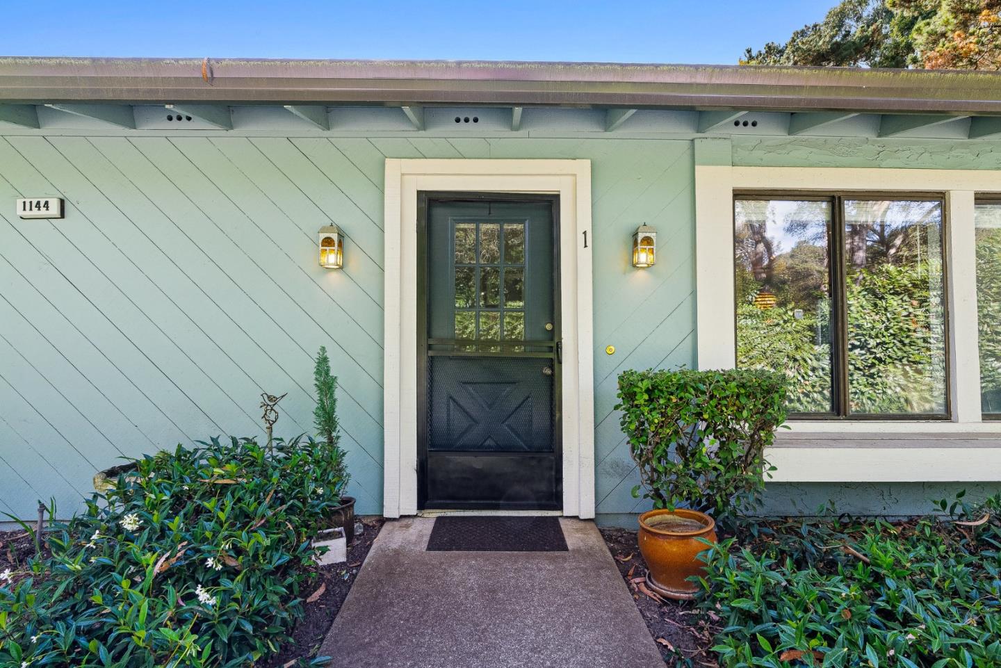 Detail Gallery Image 4 of 21 For 1144 Callas Ln #1,  Capitola,  CA 95010 - 2 Beds | 1 Baths