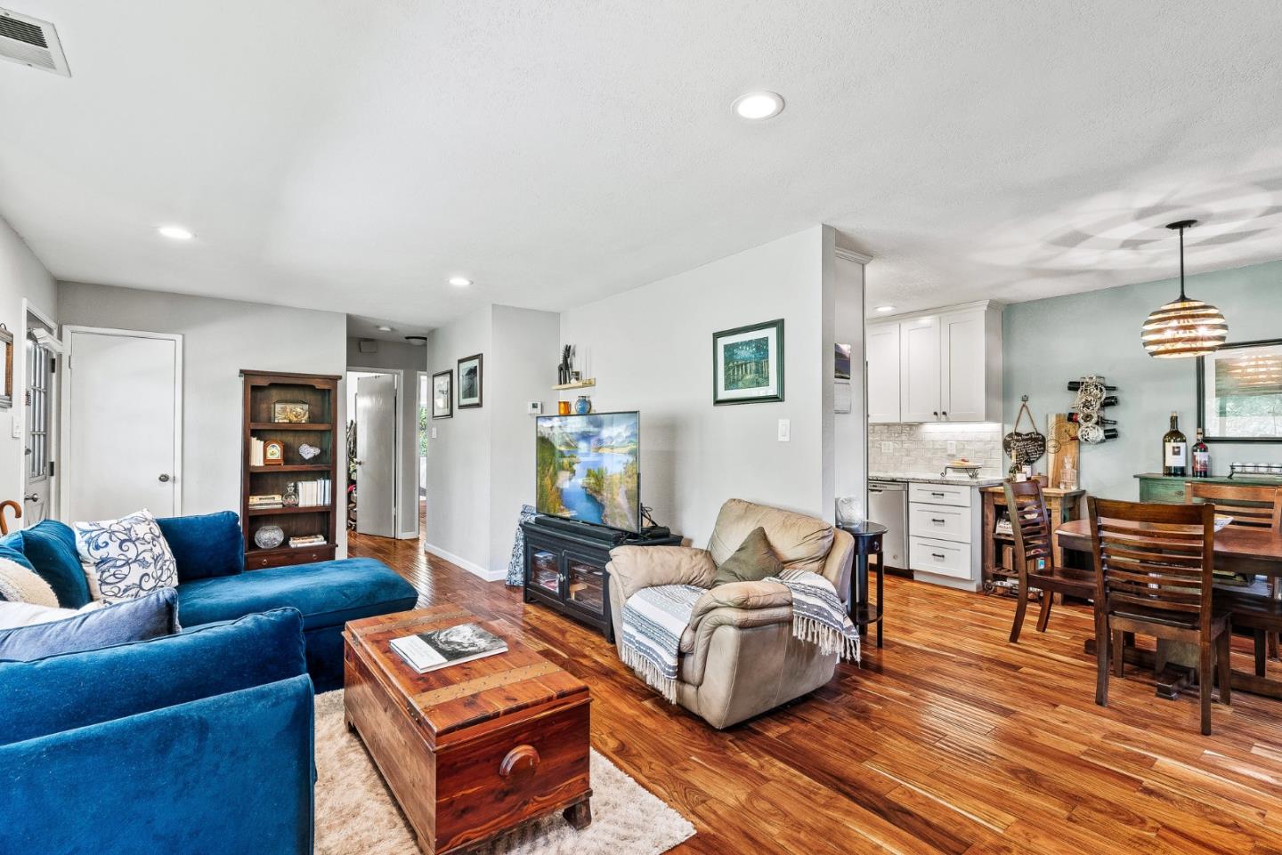 Detail Gallery Image 5 of 21 For 1144 Callas Ln #1,  Capitola,  CA 95010 - 2 Beds | 1 Baths