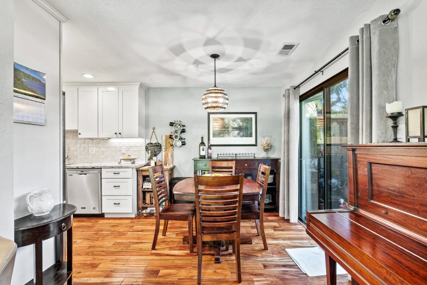 Detail Gallery Image 6 of 21 For 1144 Callas Ln #1,  Capitola,  CA 95010 - 2 Beds | 1 Baths
