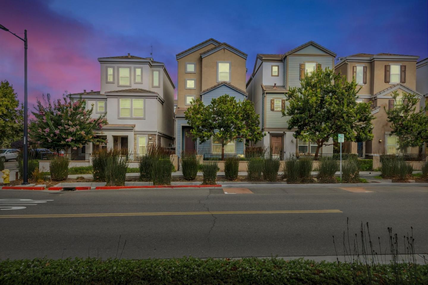Detail Gallery Image 3 of 42 For 813 Garden St, Milpitas,  CA 95035 - 4 Beds | 3/1 Baths