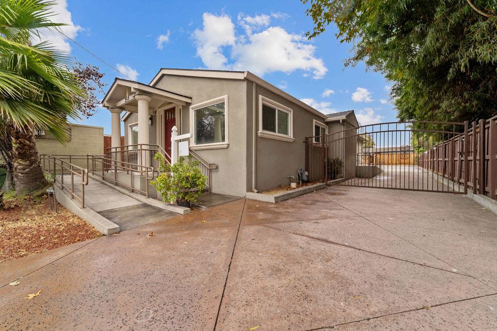 Detail Gallery Image 1 of 35 For 250 Meridian Ave, San Jose,  CA 95126 - – Beds | – Baths