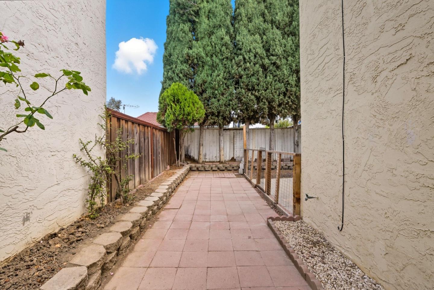 Detail Gallery Image 30 of 53 For 1860 Home Gate Dr, San Jose,  CA 95148 - 3 Beds | 2/1 Baths