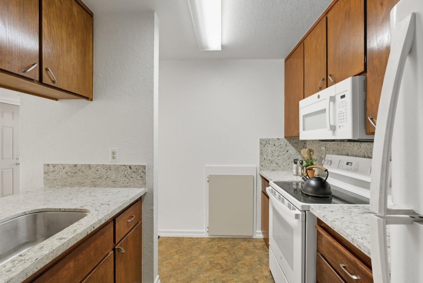 Detail Gallery Image 7 of 53 For 1860 Home Gate Dr, San Jose,  CA 95148 - 3 Beds | 2/1 Baths