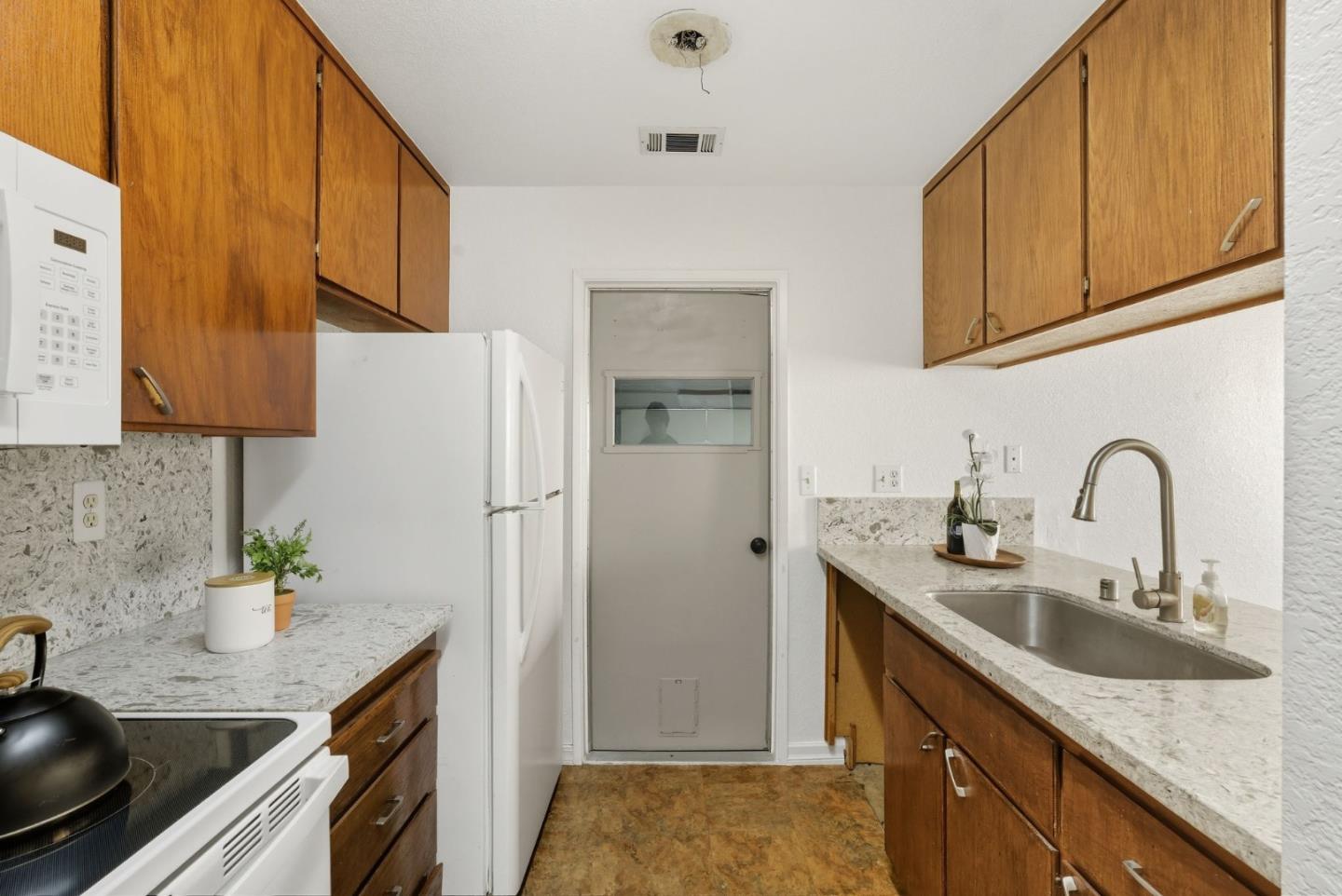 Detail Gallery Image 8 of 53 For 1860 Home Gate Dr, San Jose,  CA 95148 - 3 Beds | 2/1 Baths