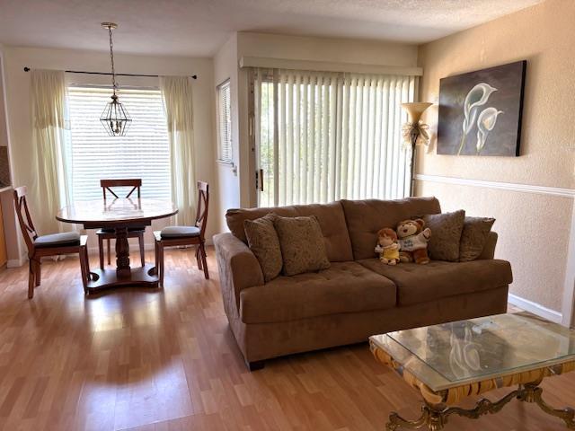 Detail Gallery Image 3 of 7 For 8317 Honeycomb Way, Sacramento,  CA 95828 - 3 Beds | 2/1 Baths