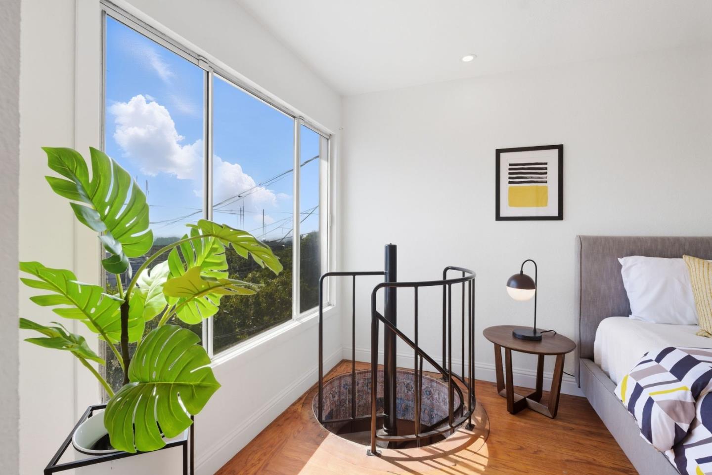 Detail Gallery Image 13 of 69 For 401 Orizaba Ave, San Francisco,  CA 94132 - 3 Beds | 1 Baths