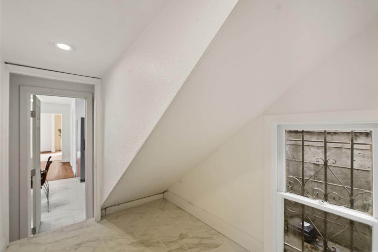 Detail Gallery Image 15 of 69 For 401 Orizaba Ave, San Francisco,  CA 94132 - 3 Beds | 1 Baths