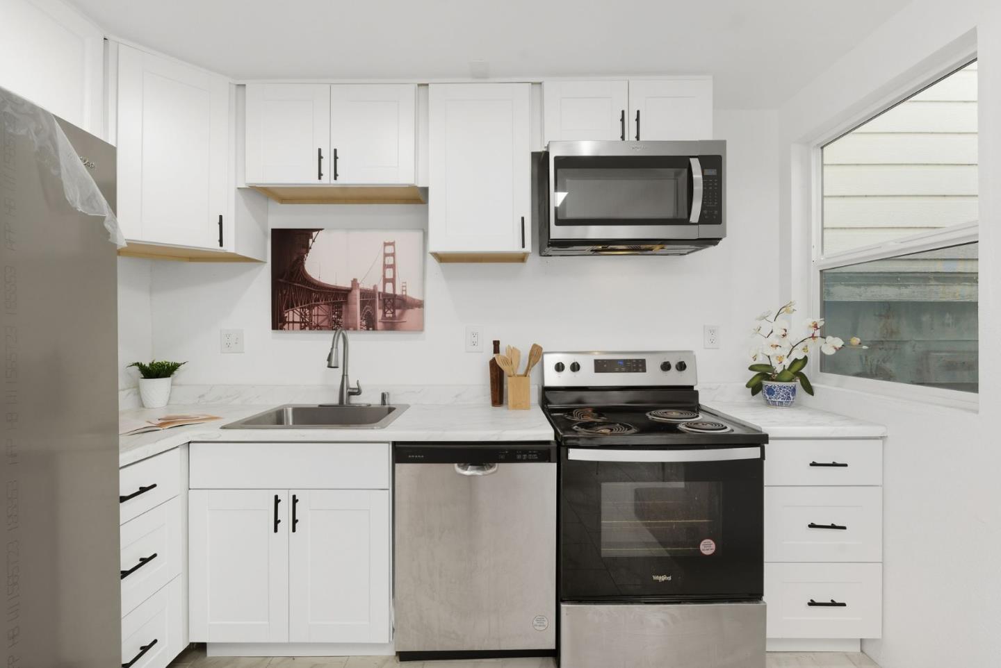 Detail Gallery Image 5 of 69 For 401 Orizaba Ave, San Francisco,  CA 94132 - 3 Beds | 1 Baths