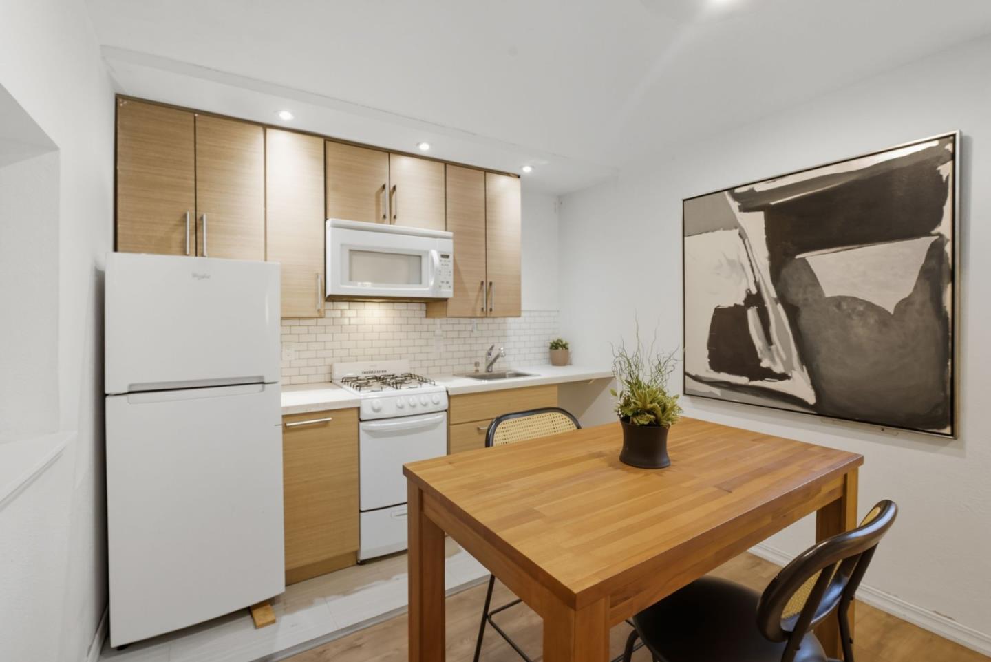 Detail Gallery Image 7 of 69 For 401 Orizaba Ave, San Francisco,  CA 94132 - 3 Beds | 1 Baths