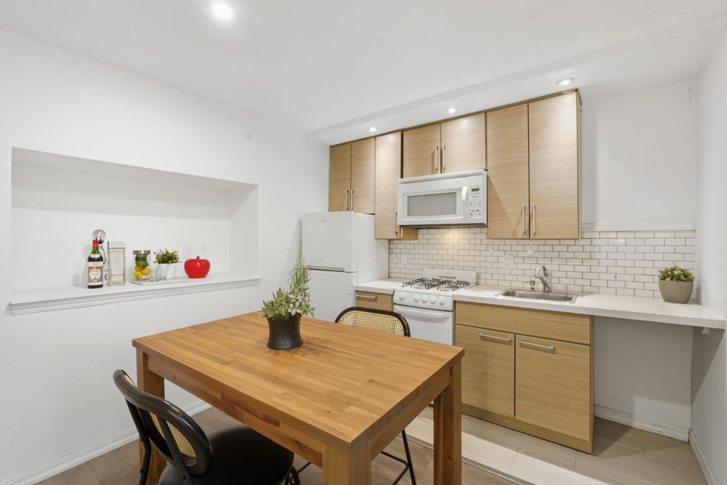 Detail Gallery Image 8 of 69 For 401 Orizaba Ave, San Francisco,  CA 94132 - 3 Beds | 1 Baths