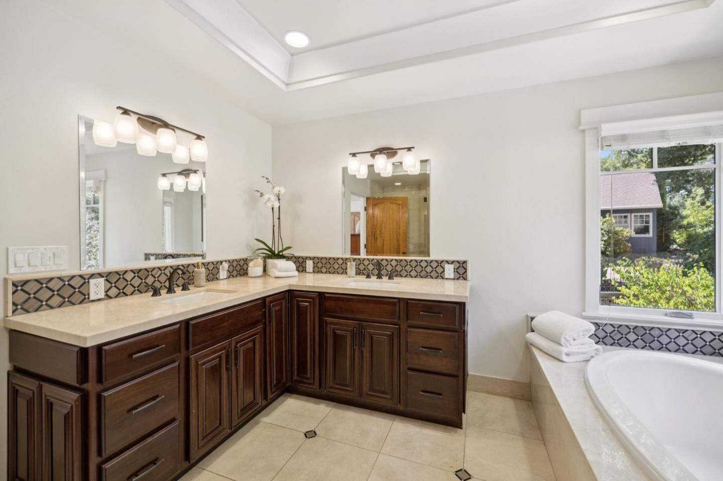 Detail Gallery Image 16 of 32 For 750 W California Way, Woodside,  CA 94062 - 3 Beds | 2/1 Baths