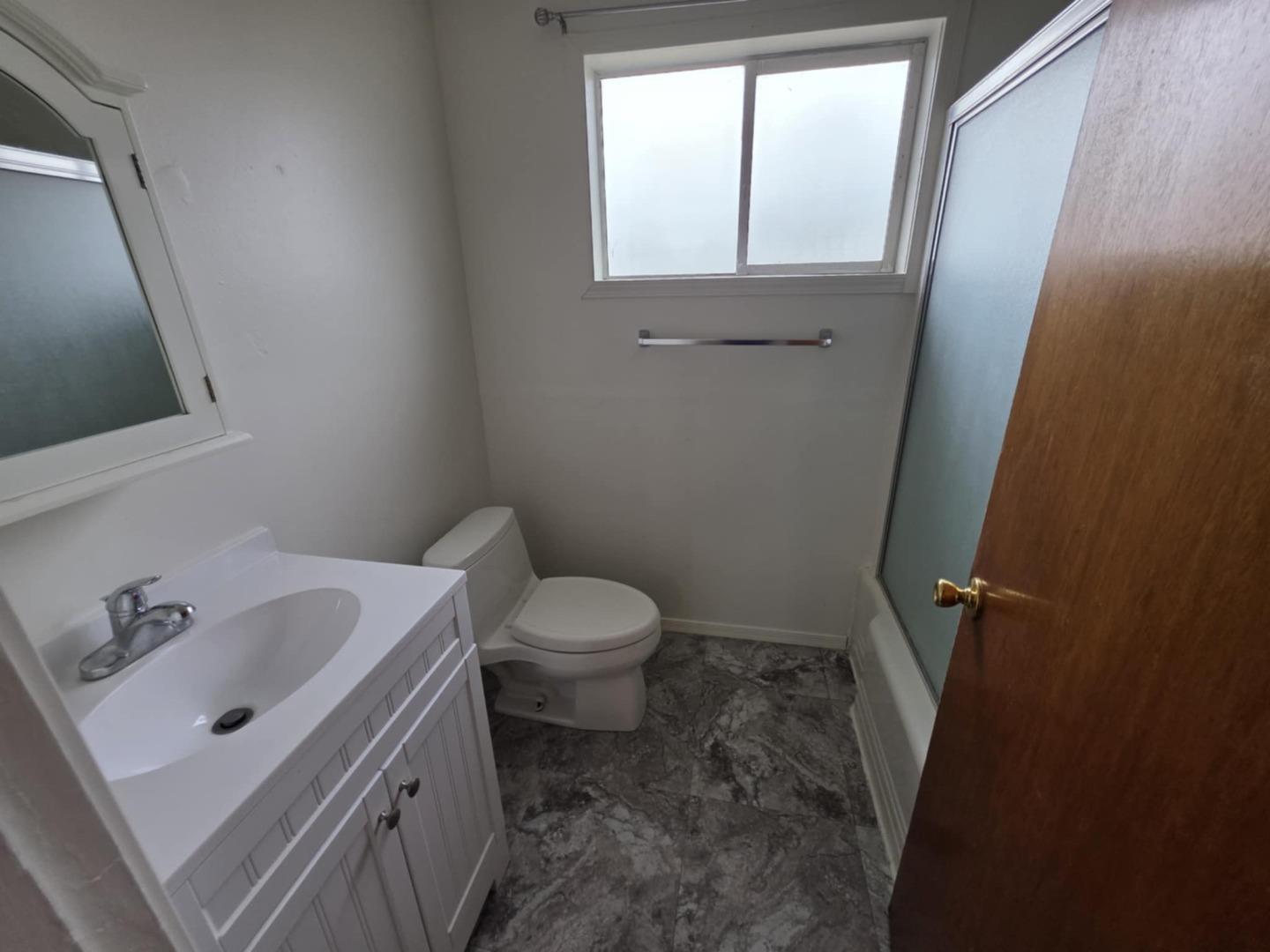 Detail Gallery Image 10 of 18 For 757 Middlefield Rd, Salinas,  CA 93906 - 7 Beds | 3/1 Baths