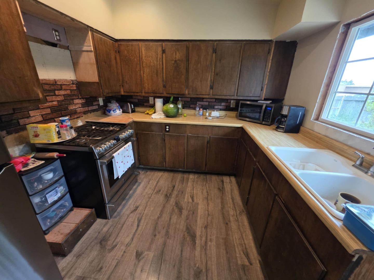 Detail Gallery Image 11 of 18 For 757 Middlefield Rd, Salinas,  CA 93906 - 7 Beds | 3/1 Baths