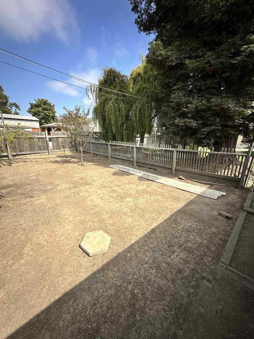 Detail Gallery Image 15 of 18 For 757 Middlefield Rd, Salinas,  CA 93906 - 7 Beds | 3/1 Baths