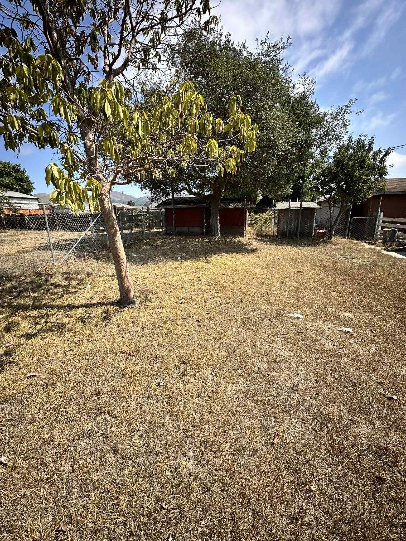 Detail Gallery Image 16 of 18 For 757 Middlefield Rd, Salinas,  CA 93906 - 7 Beds | 3/1 Baths