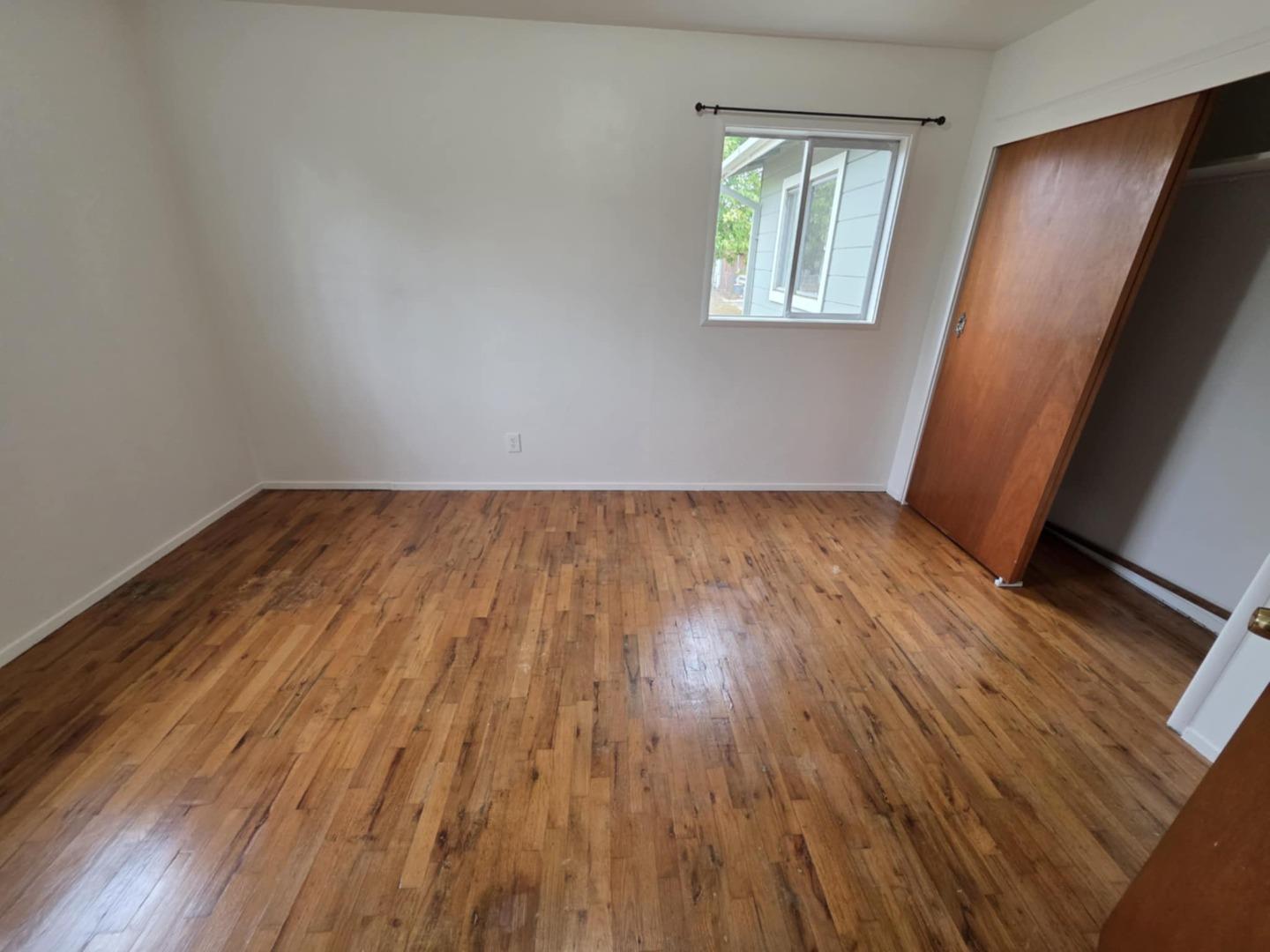 Detail Gallery Image 7 of 18 For 757 Middlefield Rd, Salinas,  CA 93906 - 7 Beds | 3/1 Baths