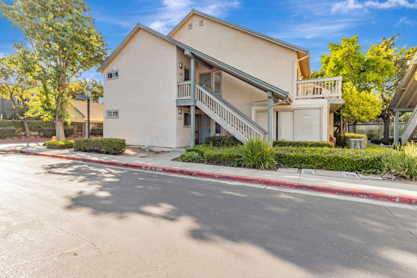 Detail Gallery Image 3 of 27 For 988 Summerplace Dr, San Jose,  CA 95122 - 2 Beds | 2 Baths