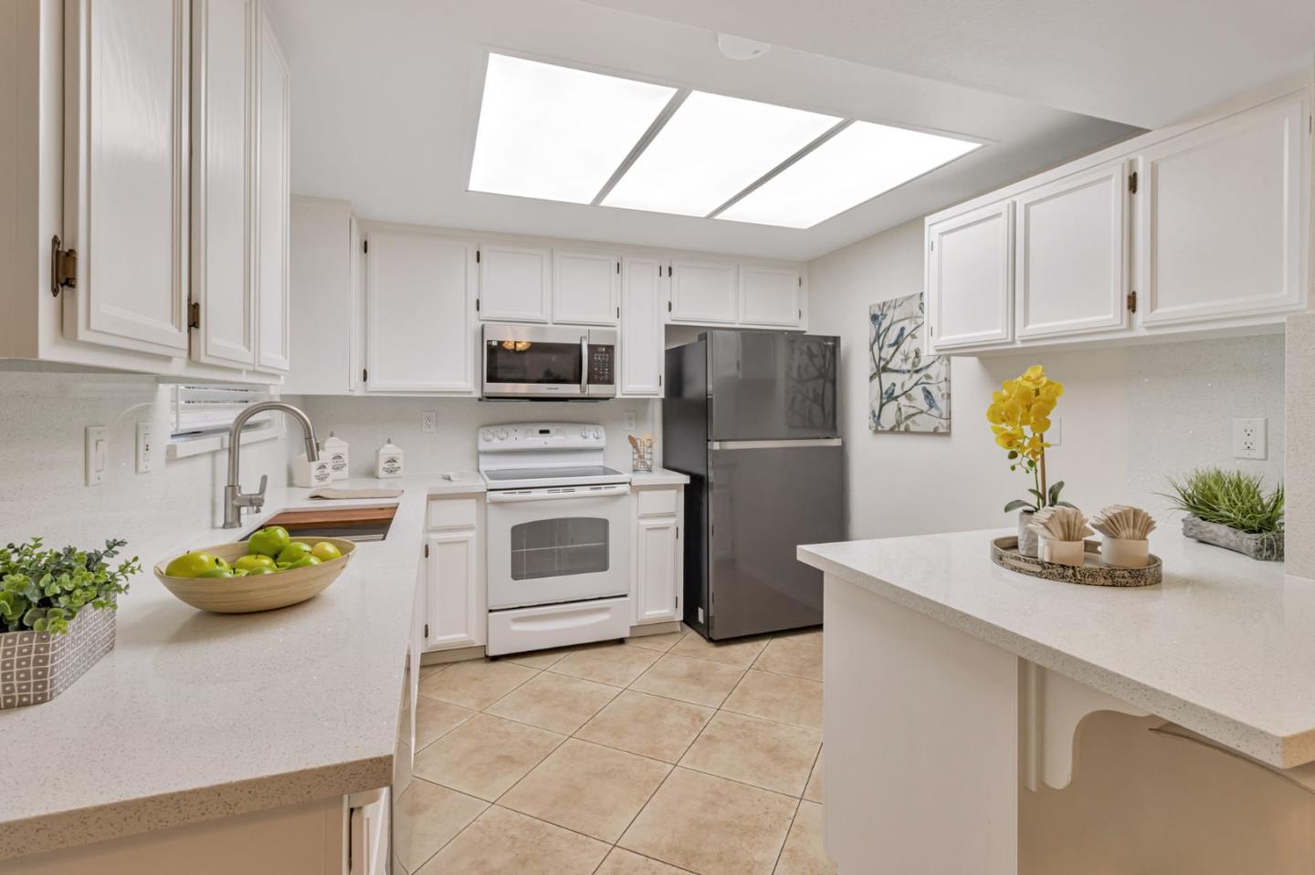 Detail Gallery Image 7 of 27 For 988 Summerplace Dr, San Jose,  CA 95122 - 2 Beds | 2 Baths