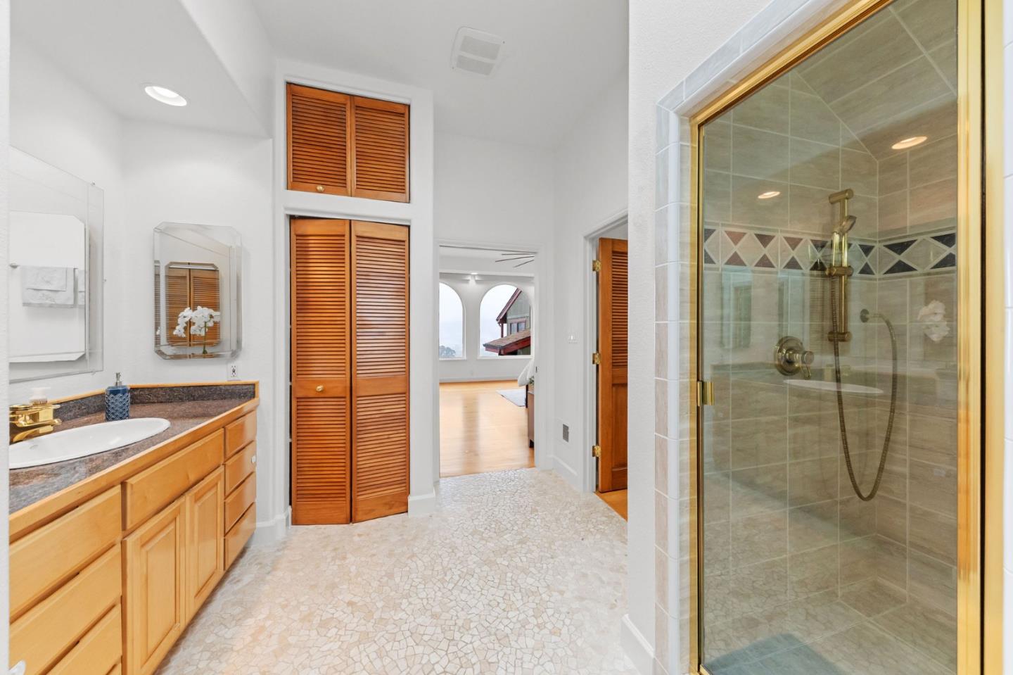 Detail Gallery Image 14 of 29 For 1439 Grand Ave, Pacifica,  CA 94044 - 4 Beds | 3 Baths