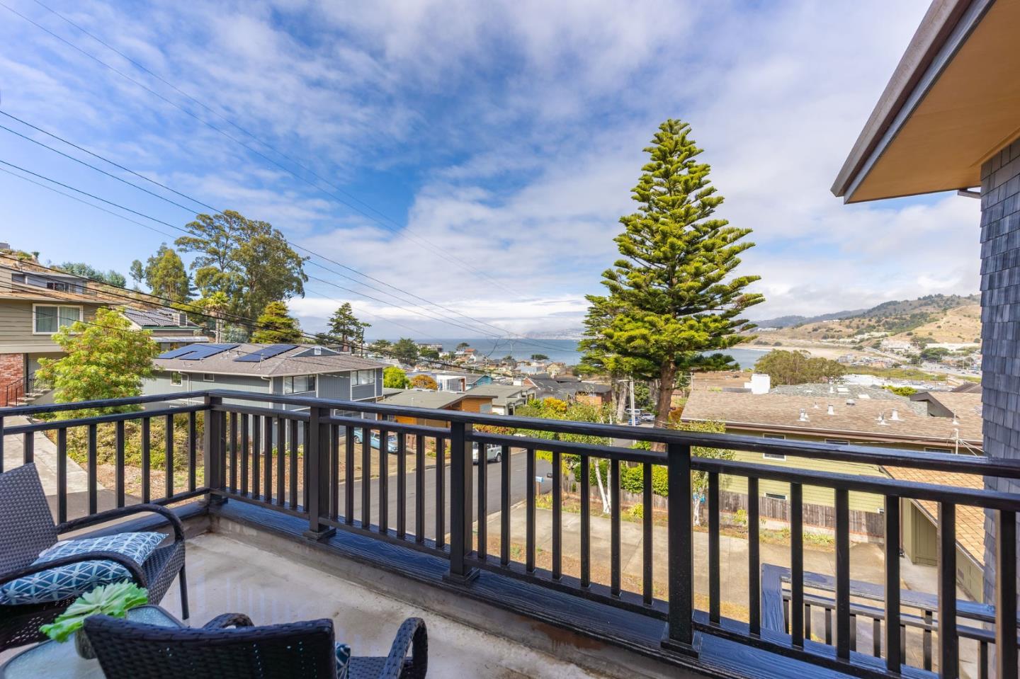 Detail Gallery Image 16 of 29 For 1439 Grand Ave, Pacifica,  CA 94044 - 4 Beds | 3 Baths