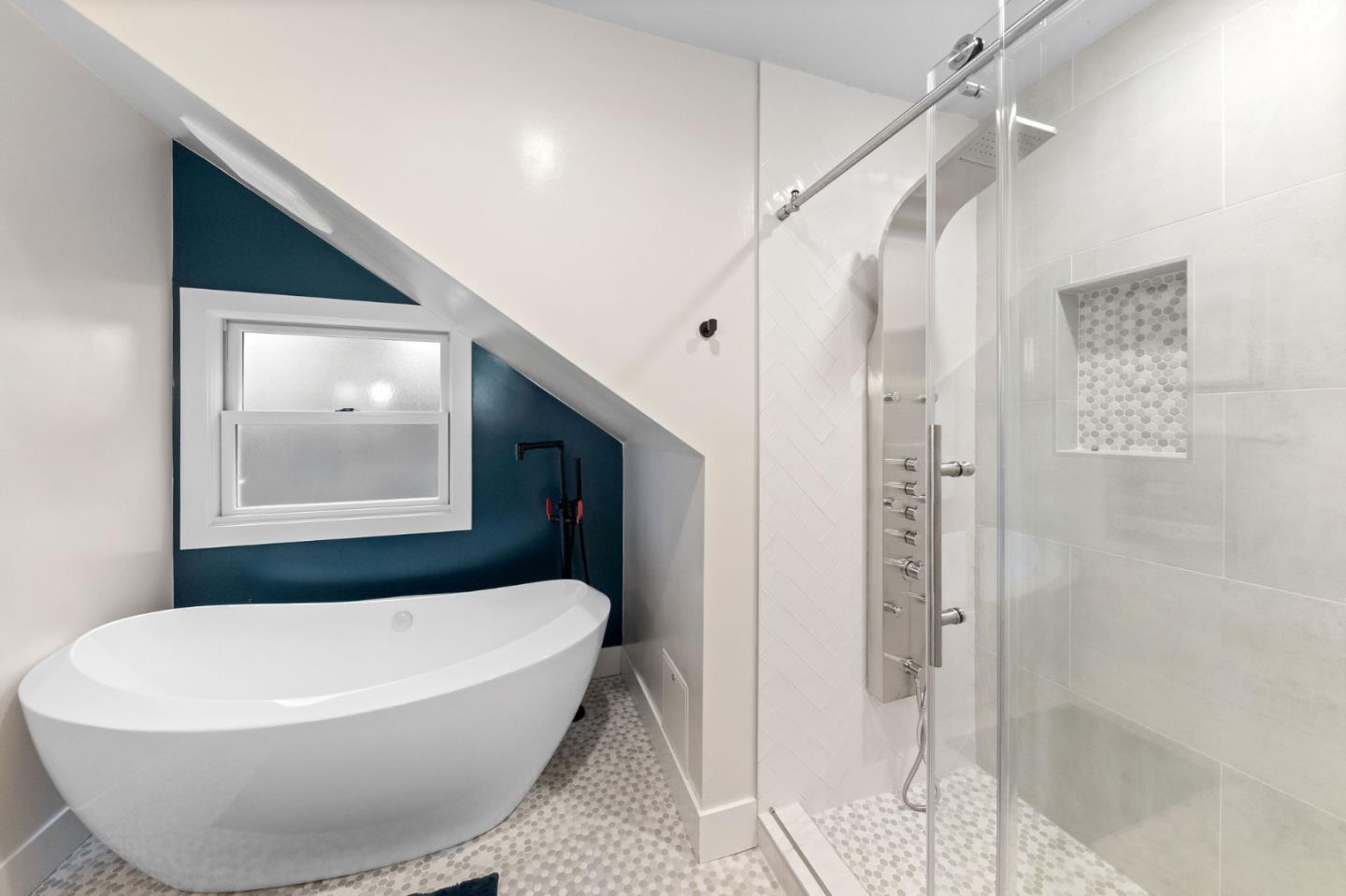 Detail Gallery Image 20 of 29 For 1439 Grand Ave, Pacifica,  CA 94044 - 4 Beds | 3 Baths