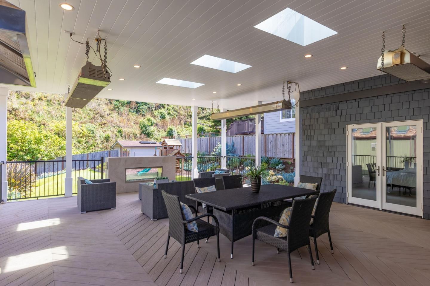Detail Gallery Image 23 of 29 For 1439 Grand Ave, Pacifica,  CA 94044 - 4 Beds | 3 Baths