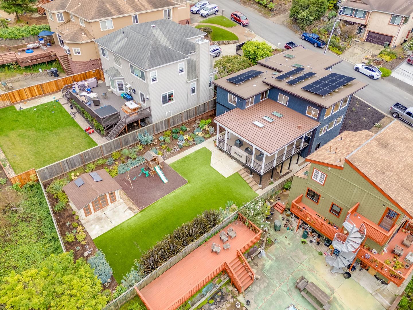 Detail Gallery Image 25 of 29 For 1439 Grand Ave, Pacifica,  CA 94044 - 4 Beds | 3 Baths