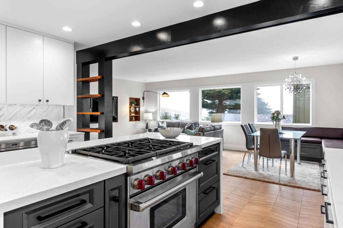 Detail Gallery Image 4 of 29 For 1439 Grand Ave, Pacifica,  CA 94044 - 4 Beds | 3 Baths