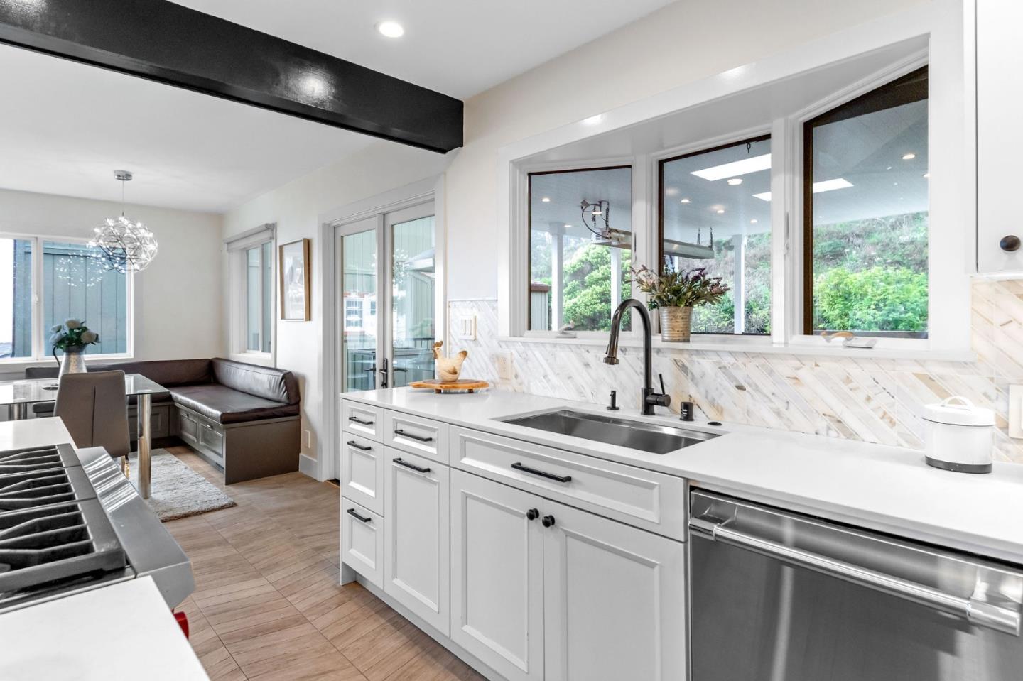 Detail Gallery Image 7 of 29 For 1439 Grand Ave, Pacifica,  CA 94044 - 4 Beds | 3 Baths