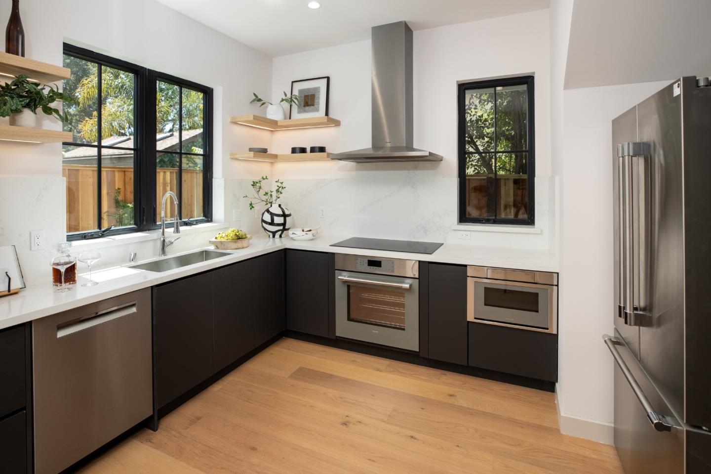 Detail Gallery Image 3 of 16 For 813 Bay Rd, Menlo Park,  CA 94025 - 4 Beds | 3 Baths
