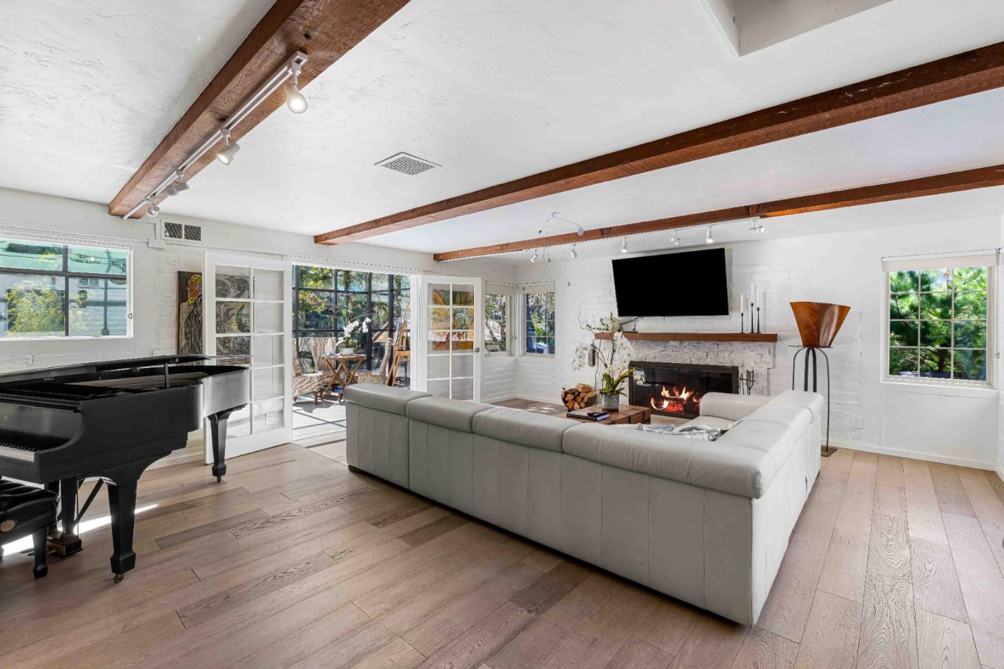 Detail Gallery Image 10 of 47 For 1268 Viscaino, Pebble Beach,  CA 93953 - 4 Beds | 3 Baths