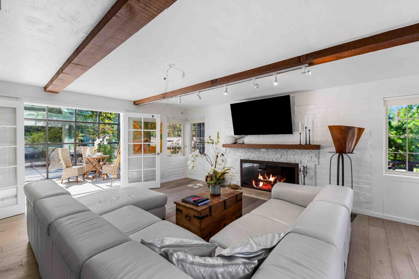 Detail Gallery Image 11 of 47 For 1268 Viscaino, Pebble Beach,  CA 93953 - 4 Beds | 3 Baths