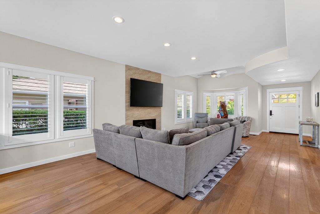 Detail Gallery Image 10 of 65 For 216 Martin Dr, Aptos,  CA 95003 - 3 Beds | 3/1 Baths