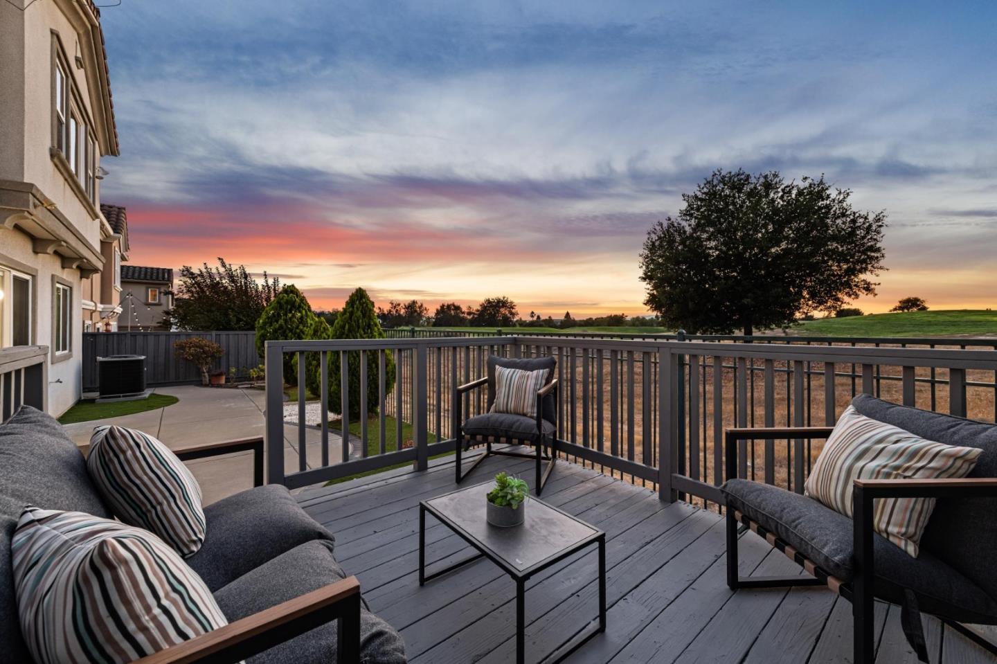 Detail Gallery Image 16 of 129 For 4986 Grayhawk Ct, Dublin,  CA 94568 - 5 Beds | 4/1 Baths