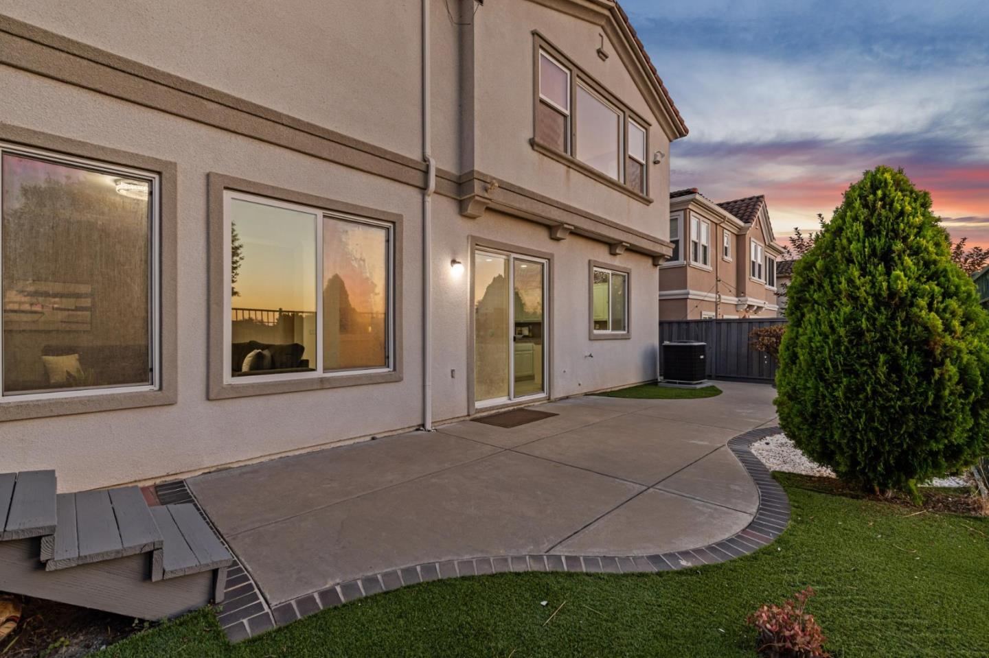 Detail Gallery Image 17 of 129 For 4986 Grayhawk Ct, Dublin,  CA 94568 - 5 Beds | 4/1 Baths