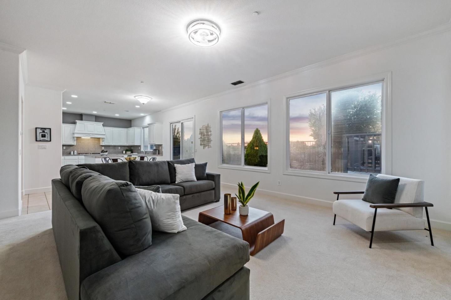 Detail Gallery Image 8 of 129 For 4986 Grayhawk Ct, Dublin,  CA 94568 - 5 Beds | 4/1 Baths