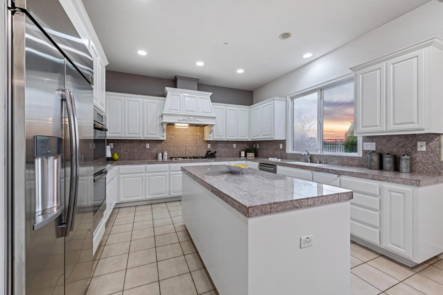 Detail Gallery Image 9 of 129 For 4986 Grayhawk Ct, Dublin,  CA 94568 - 5 Beds | 4/1 Baths
