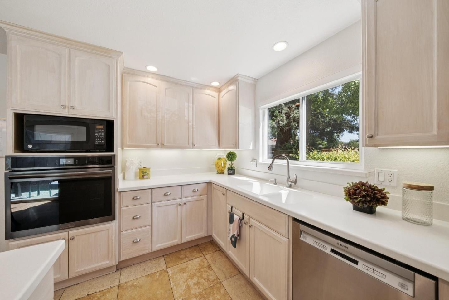 Detail Gallery Image 12 of 30 For 1027 Shenandoah Dr, San Jose,  CA 95125 - 3 Beds | 2 Baths