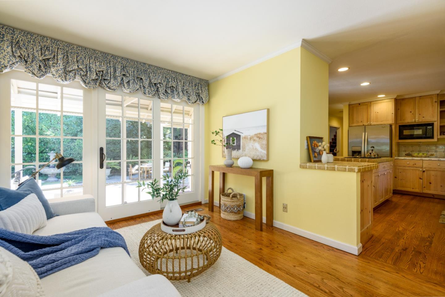 Detail Gallery Image 11 of 34 For 460 Olive St, Menlo Park,  CA 94025 - 3 Beds | 2 Baths