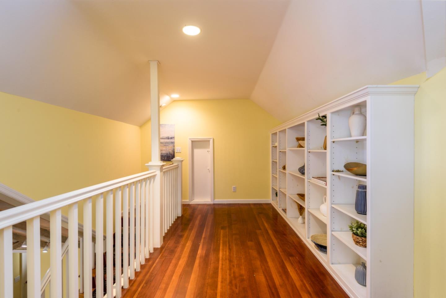 Detail Gallery Image 16 of 34 For 460 Olive St, Menlo Park,  CA 94025 - 3 Beds | 2 Baths