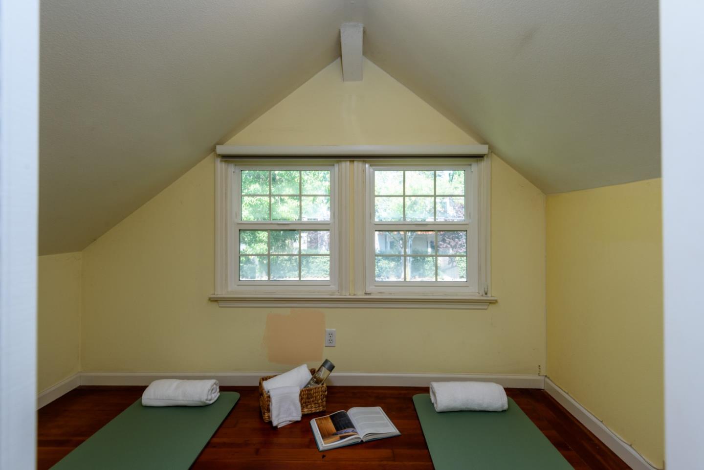 Detail Gallery Image 17 of 34 For 460 Olive St, Menlo Park,  CA 94025 - 3 Beds | 2 Baths