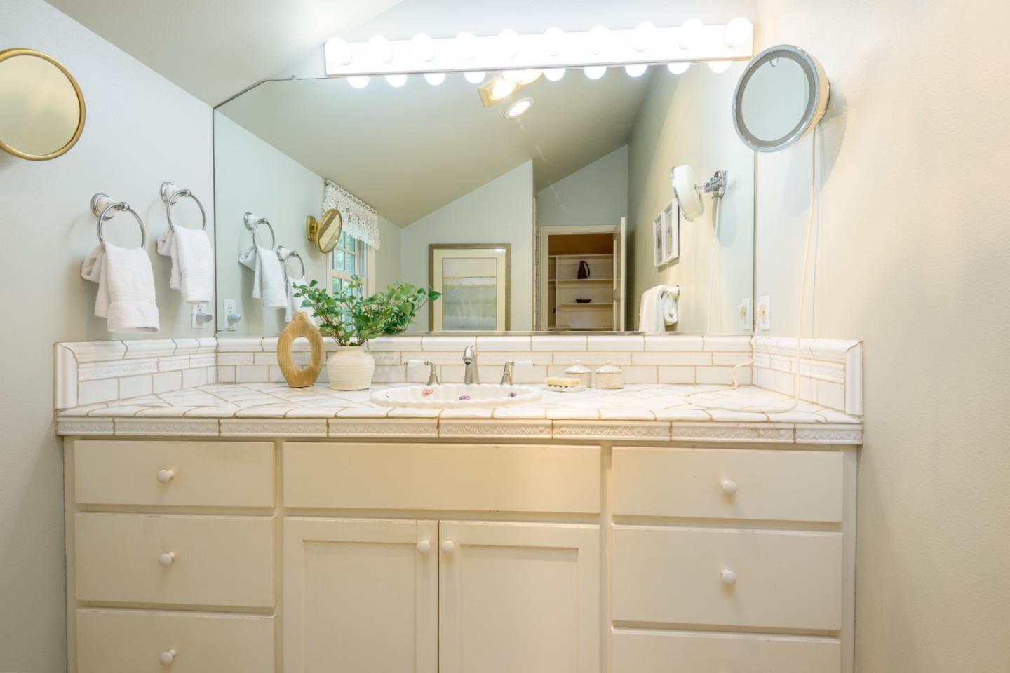Detail Gallery Image 19 of 34 For 460 Olive St, Menlo Park,  CA 94025 - 3 Beds | 2 Baths